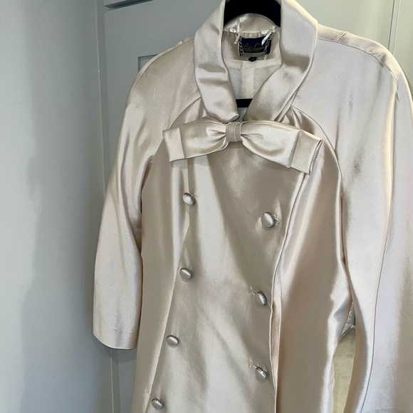 Luisa Spagnoli Cream Silk Coat With Bow & High End Buttons -LIKE NEW - Picture 4 of 8